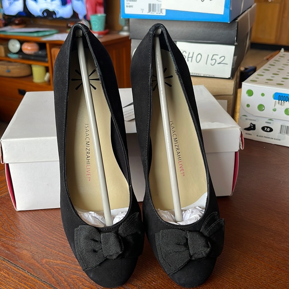 Isaac Mizrahi Suede Leather Wedge Pump w/bow detail
